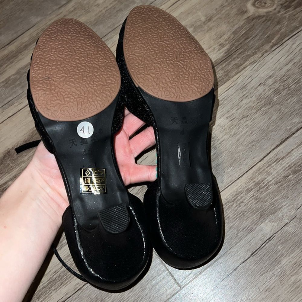 Heels - Picture 3 of 3